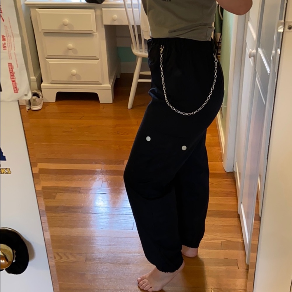Trendy Joggers w/ Removable Chain - Picture 3 of 9